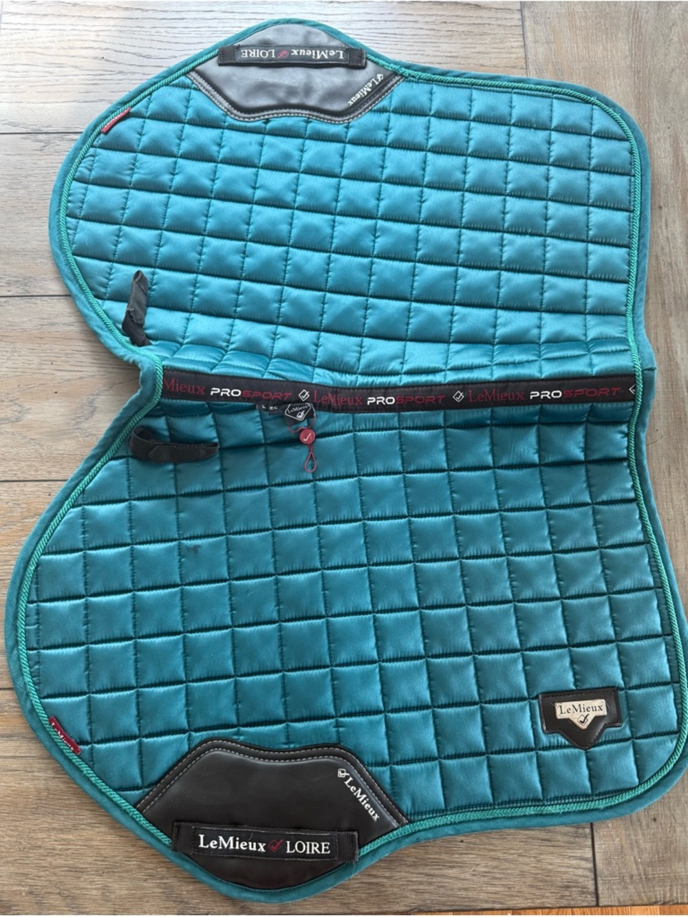 LeMieux Loire Peacock (Teal) Quilted Saddle Pad - Picture 4 of 6